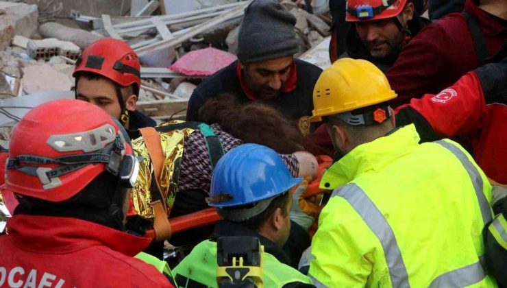 63 yaşındaki Hafsa teyzenin birinci isteği ‘su’ oldu, akabinde çocukları ile imajlı görüştürüldü