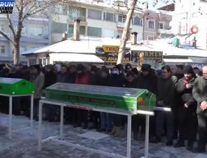 Enkaz altından birbirine sarılı olarak çıkarılan baba ve kızına acı veda