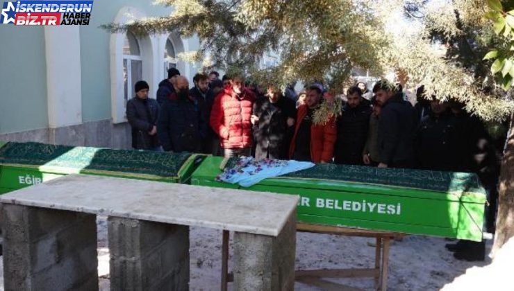 Enkazda birbirine sarılı bulunan Hilal hemşire ve kardeşi toprağa verildi