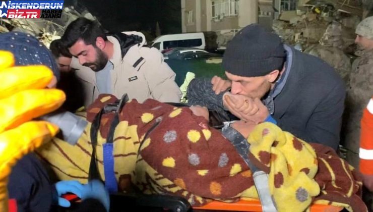 Hatay’da 42 saat sonra enkazdan kurtarılan Fatma teyze: “Hepinizi çok seviyorum”