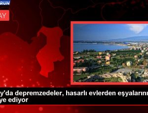 Hatay’da depremzedeler, hasarlı konutlardan eşyalarını tahliye ediyor