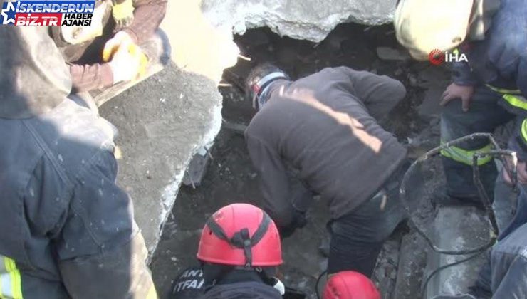 Hatay’da enkazın altındaki baba 53 saat sonra kurtarıldı, 3 çocuğu hayatını kaybetti