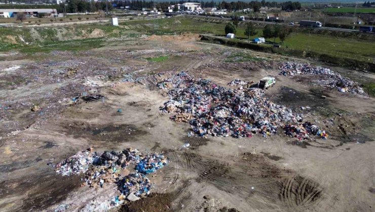 Hatay’da kentin dışına toplanan çöp yığını bu türlü görüntülendi