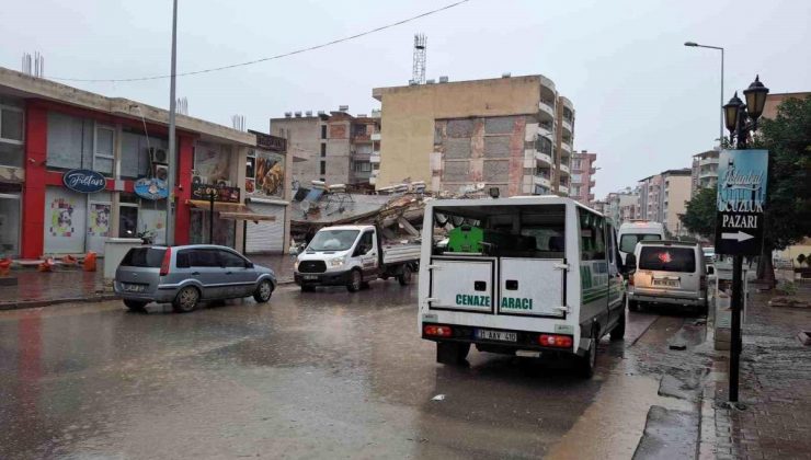 Hatay’da sarsıntının yıkımı gün ağarınca ortaya çıktı