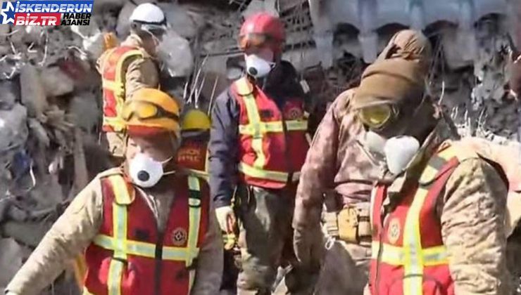 Son Dakika! Hatay’da sarsıntının 296. saatinde iki kişi daha enkazdan sağ olarak çıkarıldı