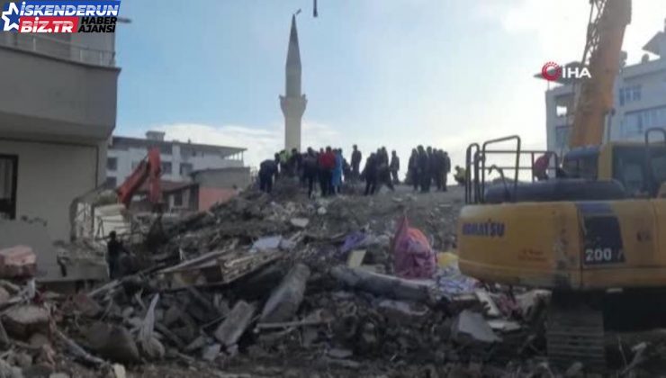 Zelzelede hasar gören ve tehlike arz eden minare takımlar tarafından yıkıldı