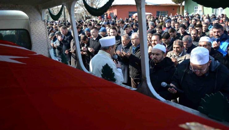 Zelzelede hayatını kaybeden öğretmen dualarla toprağa verildi