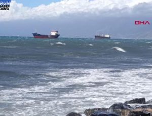 DENİZ DÜZEYİNİN YÜKSELDİĞİ İSKENDERUN’DA BALIKÇI BARINAĞI SU ALTINDA