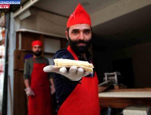 Zelzeleye karşın Hatay’ın ramazan sofralarına özel tatlısı ‘küncülü helva’ üretiyorlar