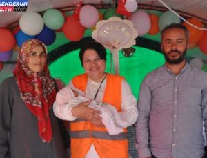 Depremzede aile bebeklerine çadır kentteki istekli öğretmenin ismini verdi