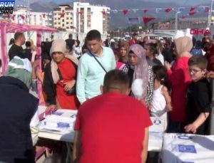 DEPREMZEDE ÇOCUKLAR, ÜSKÜDAR BELEDİYESİ’NİN DÜZENLEDİĞİ 23 NİSAN ETKİNLİĞİNDE EĞLENDİ