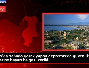 Depremzedelere Hizmet Eden Polis ve Askerlere Muvaffakiyet Dokümanı Verildi