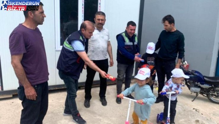 Emet’ten sarsıntı bölgesindeki çocuklara oyuncak