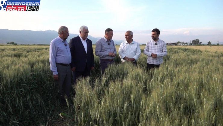 Hatay Büyükşehir Belediye Lideri Lütfü Savaş, çiftçilerle bir ortaya geldi