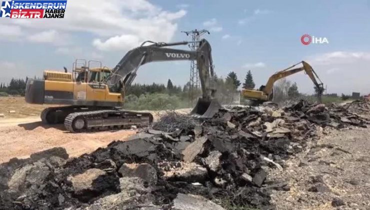 Hatay’da 4 Metreyi Bulan Kırılmalı Yolda Yenileme Çalışmaları Başladı