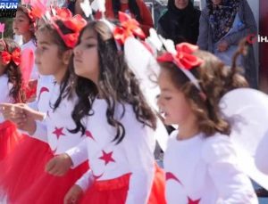 Hatay’da afetzede çocuklar dünya barışı için güvercin uçurdu