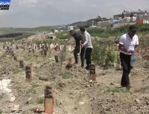 Hatay’da bayram öncesinde mezarlıklarda hüzün hakim