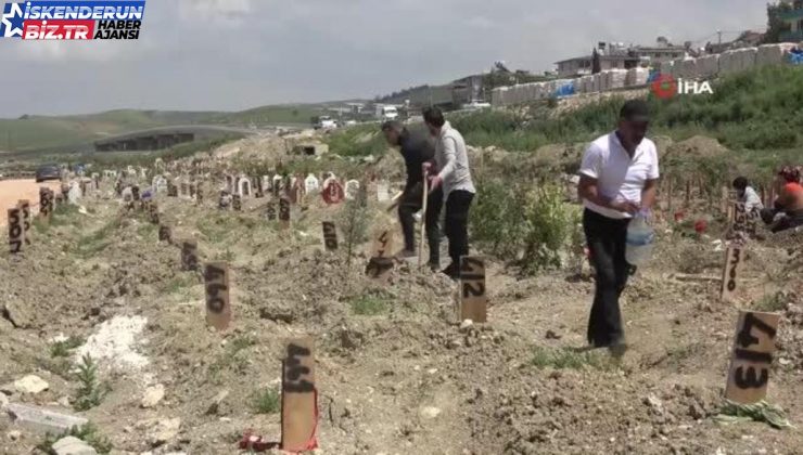 Hatay’da bayram öncesinde mezarlıklarda hüzün hakim