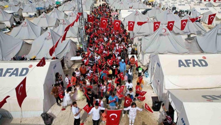 Hatay’da çadır kent kırmızı beyaza büründü