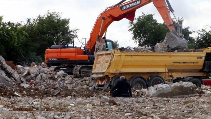 Hatay’da enkaz kaldırma çalışmaları sürüyor