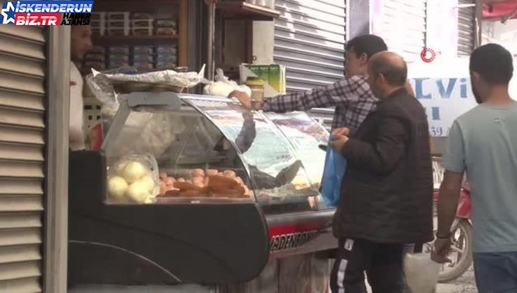 Hatay’da enkazların gölgesinde bayram hazırlığı