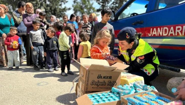 Hatay’da Jandarmadan çocuklara bayram sürprizi