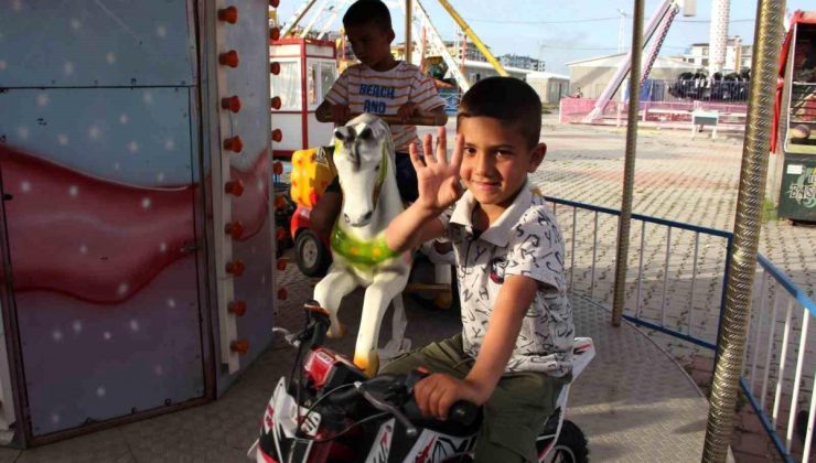 Hatay’da lunapark çocukların yüzlerini güldürdü