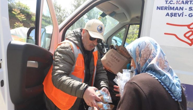 Kartal Belediyesi Hatay’da 225 Bin Kişilik Yemek Dağıttı