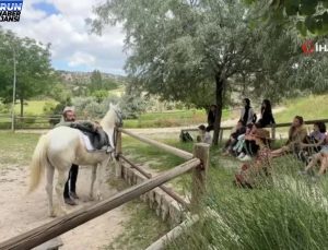 Sarsıntı dehşetlerini cet binerek yendiler