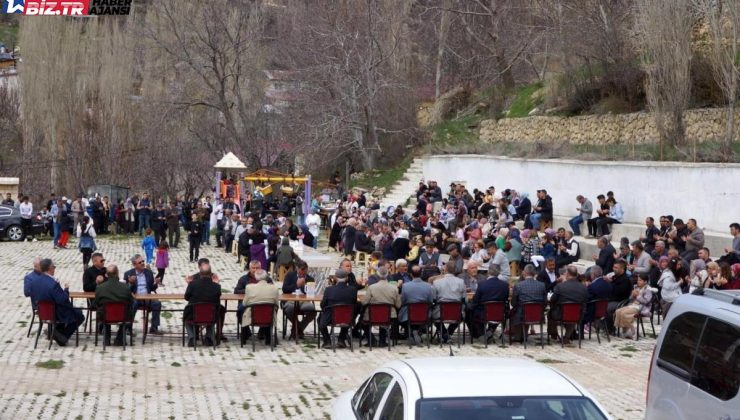 Sarsıntıda hayatını kaybeden öğretmen ve 2 çocuğu için mevlit okutuldu