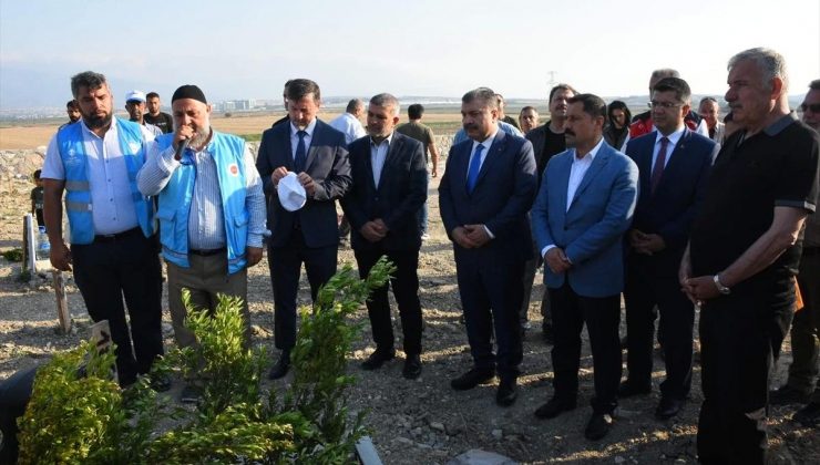 Sağlık Bakanı Koca, Hatay’da bayram namazının akabinde konuştu Açıklaması