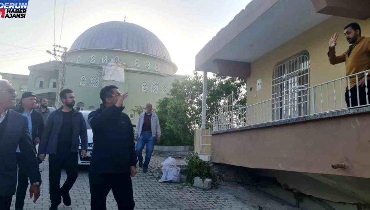 Vali Memiş, Hatay’da vatandaşların bayramını kutladı, sarsıntıda hayatını kaybedenler için dua etti