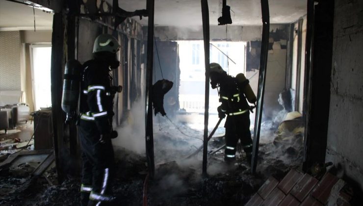 Antakya’da boşaltılan metruk binada yangın çıktı