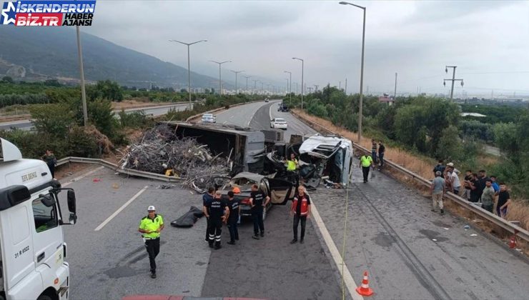 Dörtyol’da Tıra Çarpan Arabanın Sürücüsü Hayatını Kaybetti