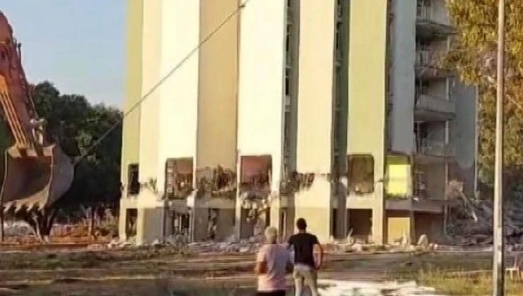 Hatay’da 10 Katlı Bina Çelik Halatlarla Yıkıldı