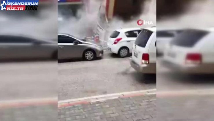 Hatay’da ağır hasarlı bina çöktü… O anlar kamerada