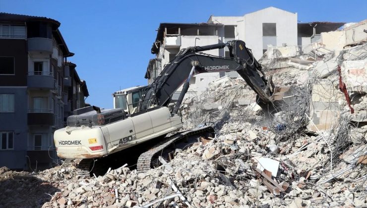 Hatay’da Zelzele Sonrası Yıkım Çalışmaları Devam Ediyor