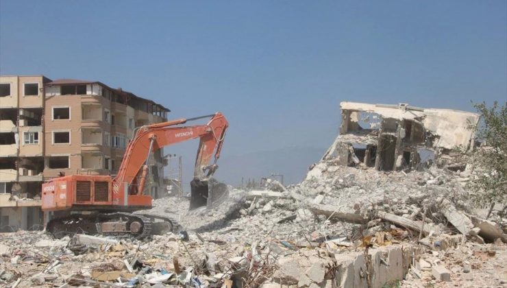 Hatay’da Zelzele Sonrası Yıkım Süreçleri Devam Ediyor