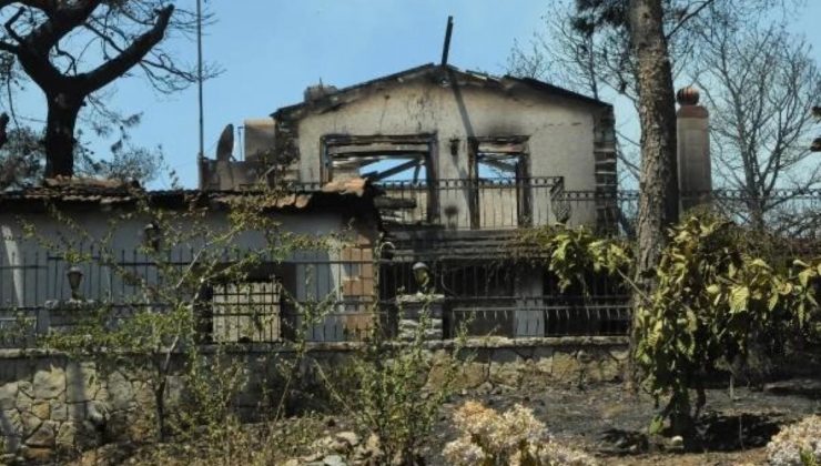 Hatay’ın Belen ilçesinde çıkan yangında konutlar ve araçlar yandı