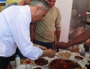 İçişleri Bakanı Yerlikaya Hatay’da Vatandaşların Sofrasına Konuk Oldu