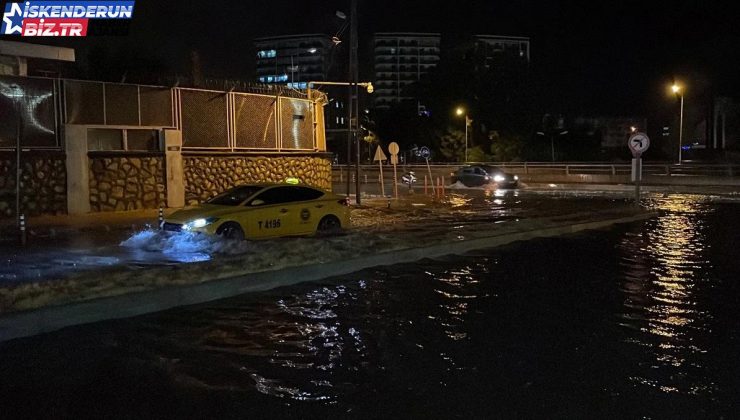 İskenderun’da Şiddetli Sağanak Hayatı Olumsuz Etkiledi