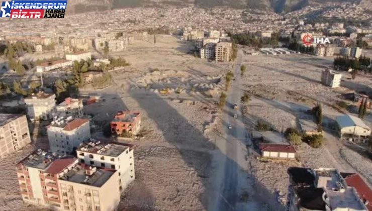 Hatay’da sarsıntı sonrası enkaz kaldırma çalışmaları devam ediyor