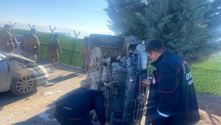 Antakya’da Araba Çarpışması: 2 Kişi Yaralandı