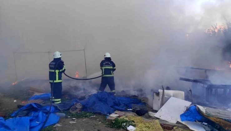 Antakya’da çadır yangını: Çadırlar kullanılamaz hale geldi