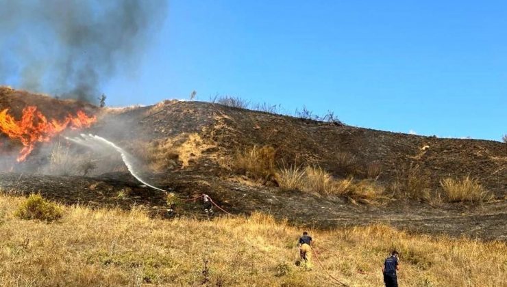 Antakya’da çıkan yangın itfaiye grupları tarafından söndürüldü