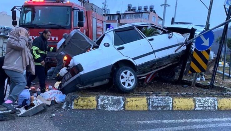 Belen’de Araba Elektrik Direğine Çarptı: 4 Yaralı