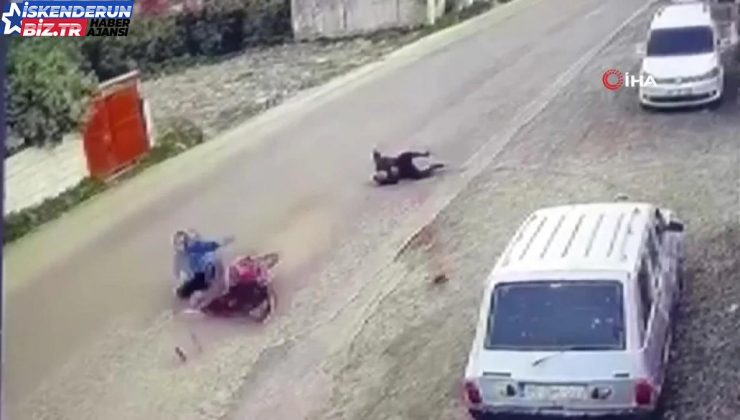 Çarpışmanın tesiriyle motosiklet şoförü ve yaya havaya uçtu, o anlar kamerada