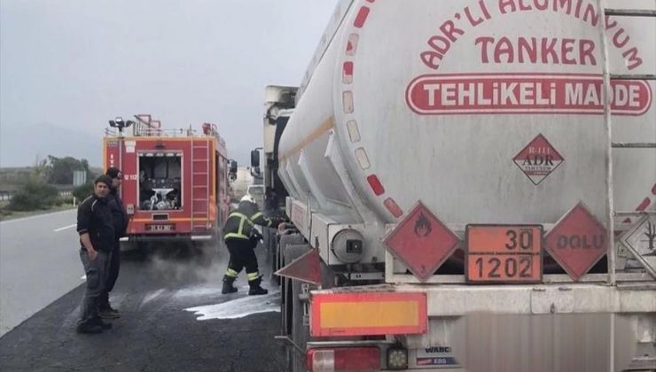 Erzin’de seyir halindeki tankerin lastiğinde çıkan yangın söndürüldü