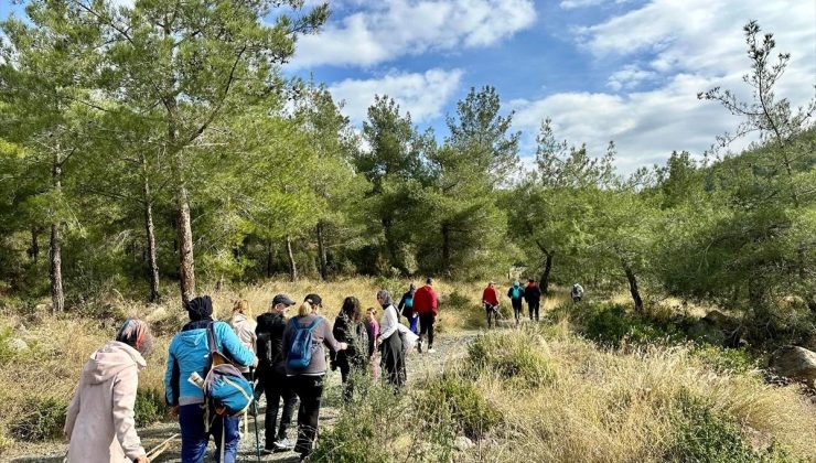 Hatay’da etraf gönüllüleri doğayı temizledi