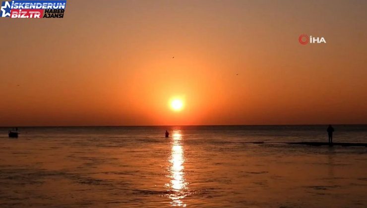 Hatay’da gökyüzü kızıla büründü